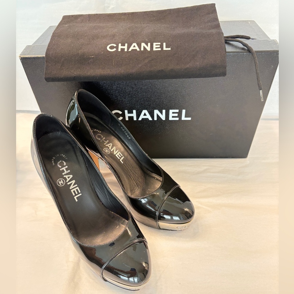 CHANEL Patent Leather Pumps